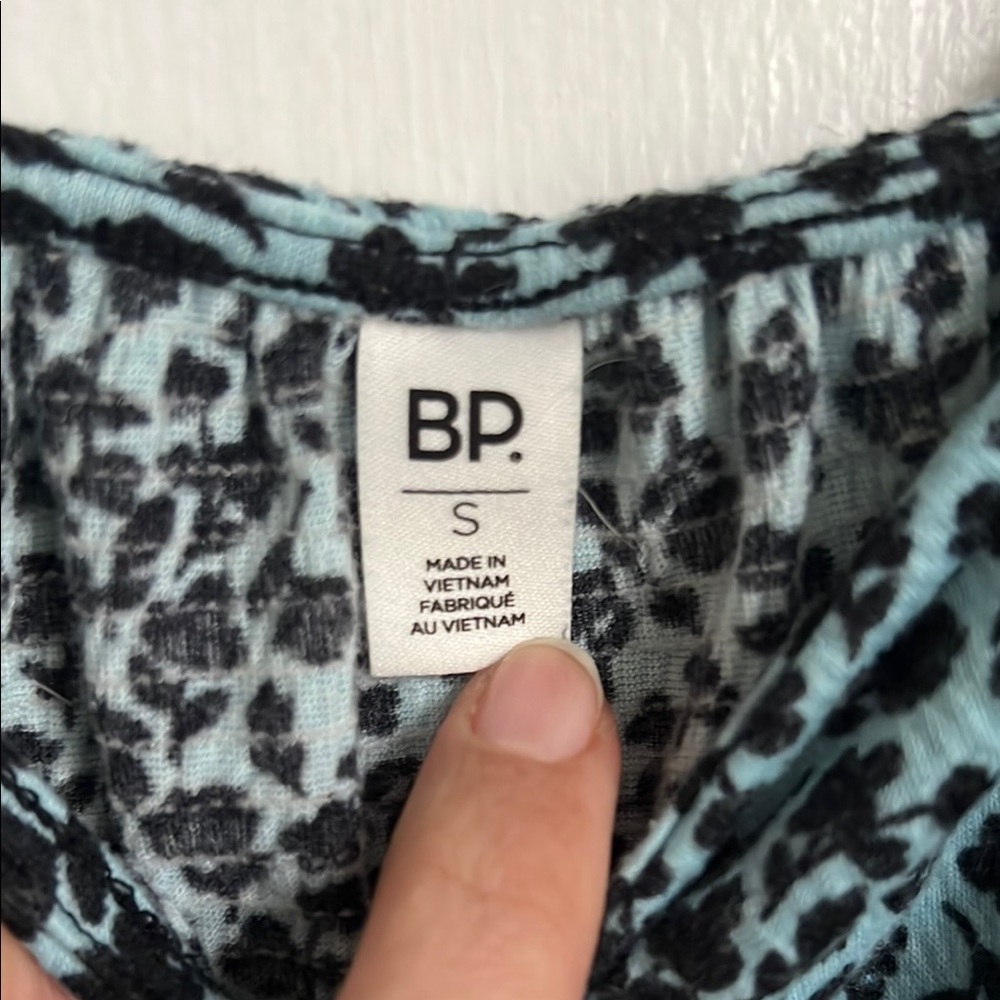 Stylish Black and Blue FloralPrint Women's Top - Picture 2 of 6